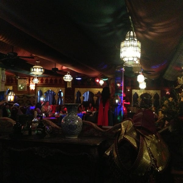 Foto scattata a Imperial Fez Mediterranean Restaurant And Lounge da Opokua A. il 3/15/2013