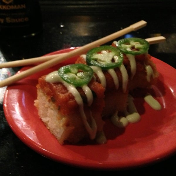 Снимок сделан в Ninja Spinning Sushi Bar пользователем Kel E B. 2/12/2013