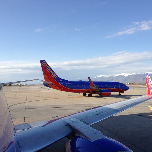 4/22/2013 tarihinde Aaron J.ziyaretçi tarafından Salt Lake City Uluslararası Havalimanı (SLC)'de çekilen fotoğraf