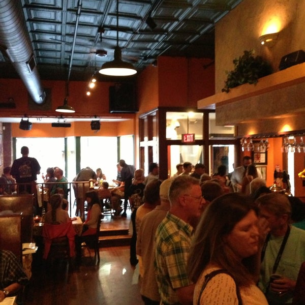 6/21/2013에 Jason Scott L.님이 Isabella&#39;s Taverna &amp; Tapas Bar에서 찍은 사진