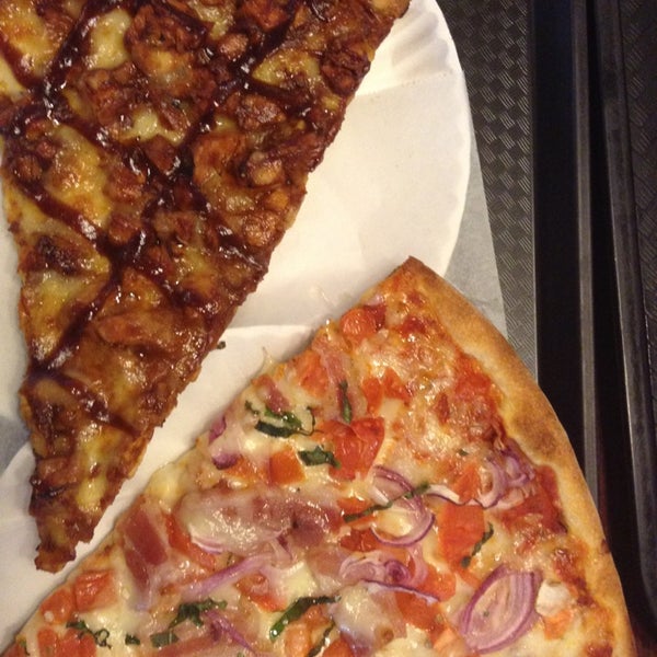 7/26/2013 tarihinde Bob W.ziyaretçi tarafından Previti Pizza'de çekilen fotoğraf