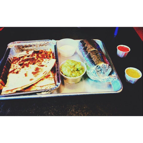 Das Foto wurde bei M4 Burritos von Casandra L. am 7/3/2015 aufgenommen