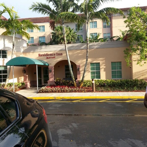 รูปภาพถ่ายที่ Residence Inn Fort Lauderdale SW/Miramar โดย Laura C. เมื่อ 5/24/2013