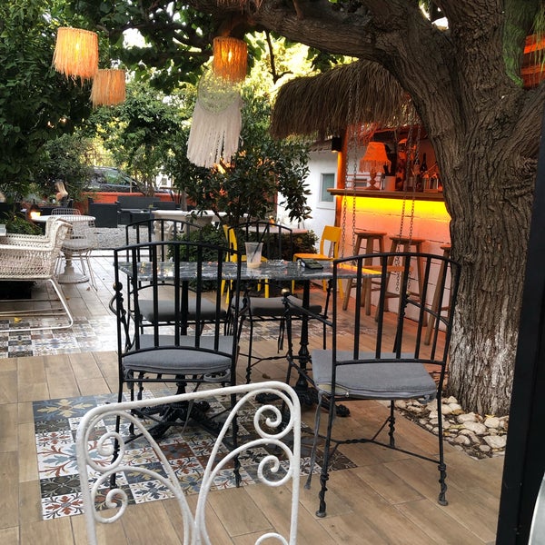 รูปภาพถ่ายที่ Dut Restaurant Cafe Bar โดย Banu B. เมื่อ 7/21/2022