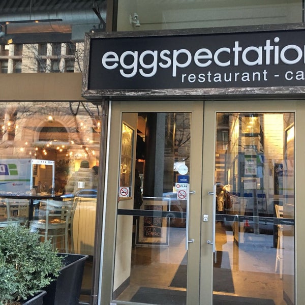 Foto diambil di Eggspectation Bell Trinity Square oleh Yolo W. pada 3/25/2018