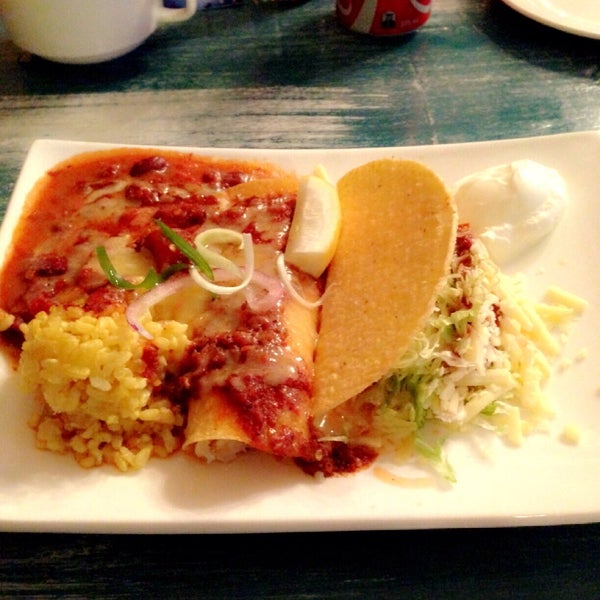 รูปภาพถ่ายที่ Panchos Mexican Villa Restaurant โดย leenie K. เมื่อ 2/16/2014