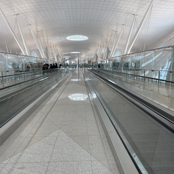 Das Foto wurde bei Zayed International Airport (AUH) von ♑️ مً am 5/5/2024 aufgenommen
