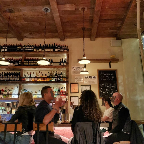 Foto scattata a St Tropez Restaurant &amp; Wine Bar da Zayed K. il 4/27/2022