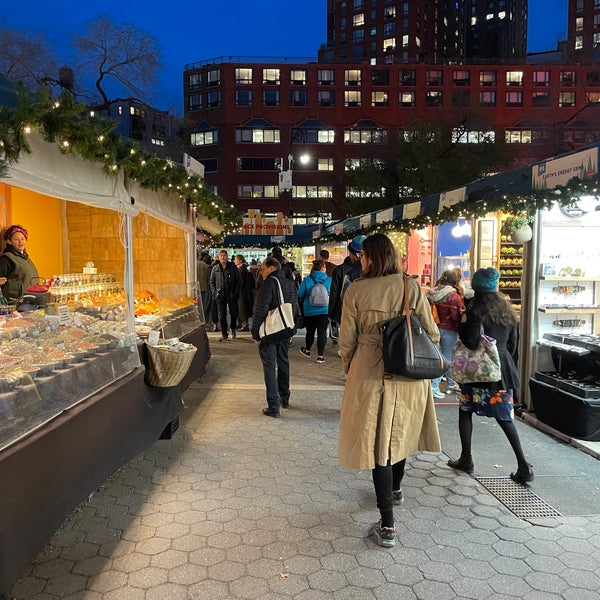 Снимок сделан в Union Square Holiday Market пользователем David D. 12/8/2022