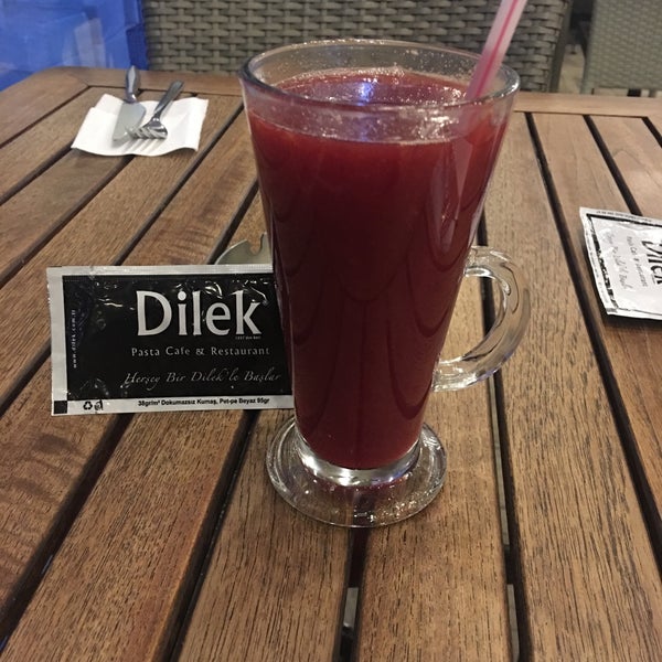 Foto diambil di Dilek Pasta Cafe &amp; Restaurant Halkalı Kanuni oleh Hly pada 2/28/2018