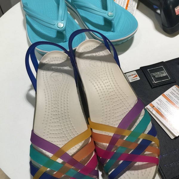 bugis crocs