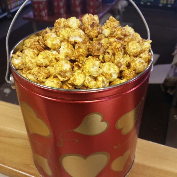 Снимок сделан в Cravings Gourmet Popcorn пользователем CravingsChad 2/13/2014