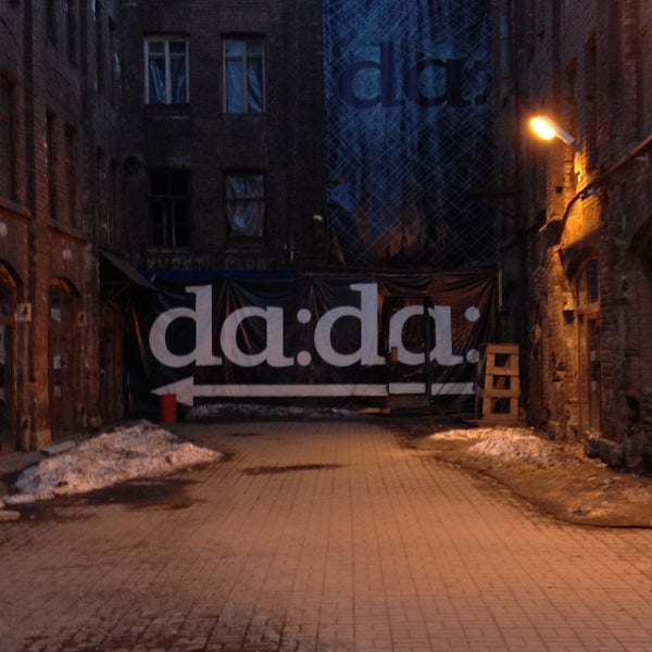 รูปภาพถ่ายที่ Dada Underground โดย Vladislava K. เมื่อ 4/16/2013