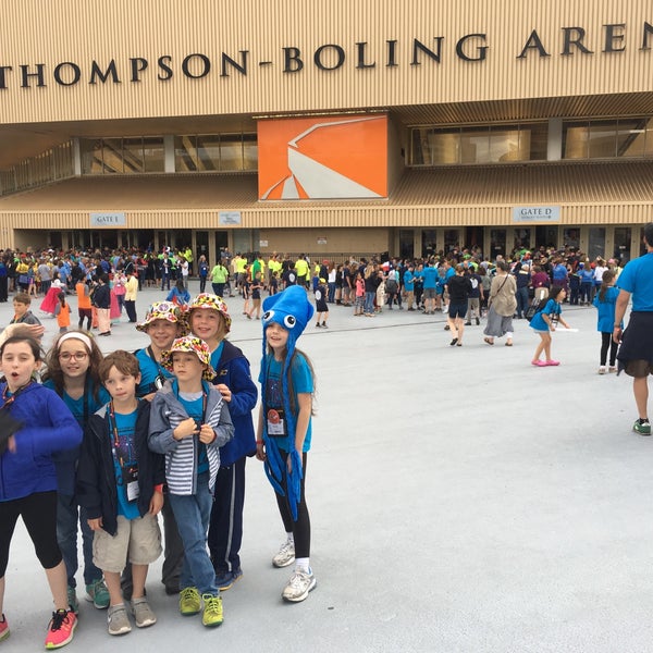 รูปภาพถ่ายที่ Thompson-Boling Arena โดย Laura S. เมื่อ 5/24/2017