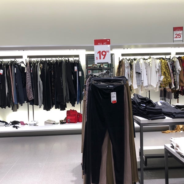 Zara Clothing Store In Paramus