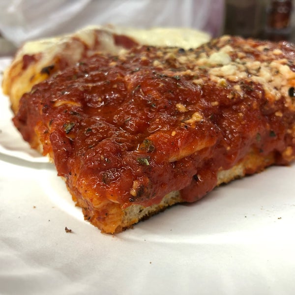 1/20/2019 tarihinde Jeffrey D.ziyaretçi tarafından Famous Ben&#39;s Pizza of SoHo'de çekilen fotoğraf