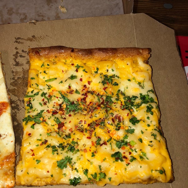 Foto scattata a Champion Pizza da Jeffrey D. il 2/24/2019