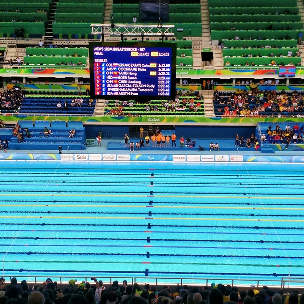 Photo taken at Olympic Aquatics Stadium by Fabrício G. on 9/10/2016