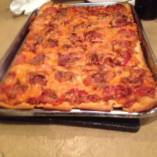 Photo prise au Pirrone&#39;s Pizzeria par Andrew P. le2/11/2013