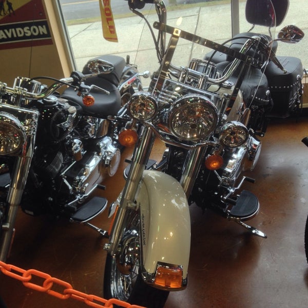 Foto diambil di Harley-Davidson of New York City oleh Tahir B. pada 1/17/2014