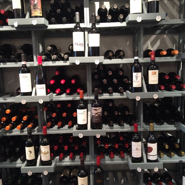 Photo prise au DCanter -- A Wine Boutique par Bill A. le8/15/2015