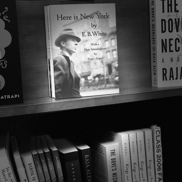 3/8/2020 tarihinde Bill A.ziyaretçi tarafından Politics &amp; Prose Bookstore'de çekilen fotoğraf