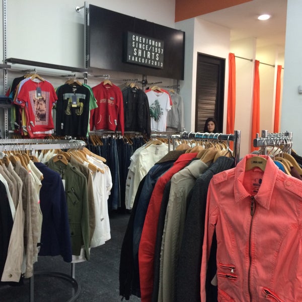 Outlet - Americanino -Esprit - - Quitumbe - Quito,