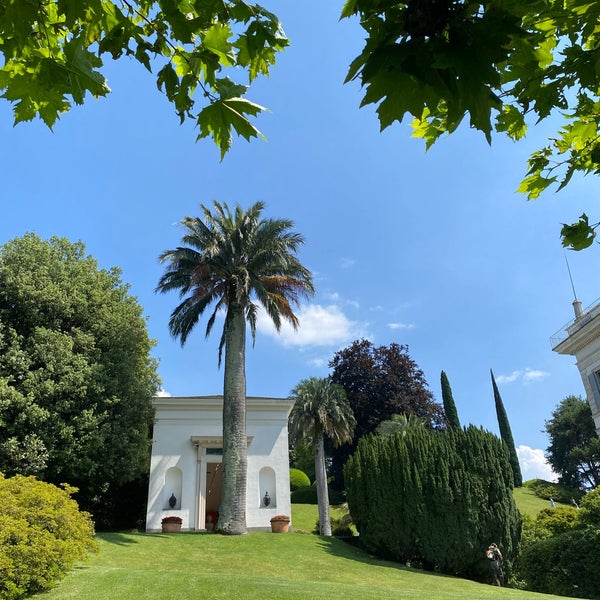 Foto diambil di Giardini di Villa Melzi oleh Wesam pada 7/3/2023