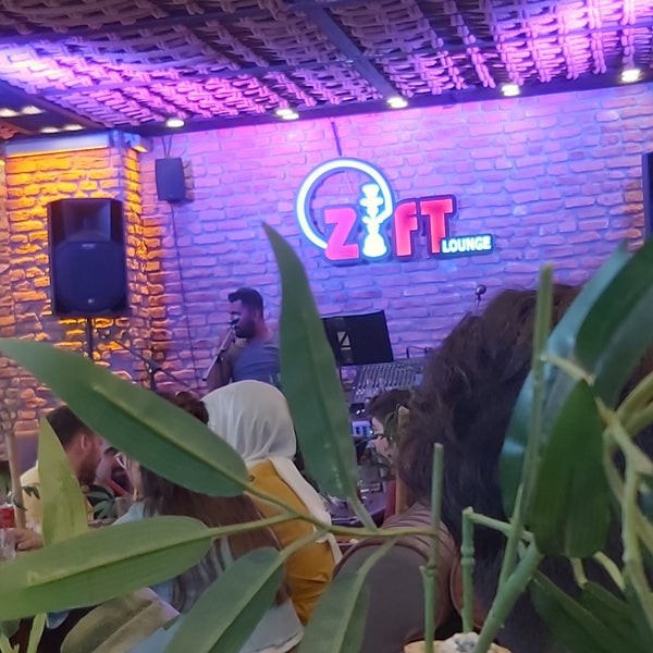 Foto tirada no(a) Zift Lounge por Aysel E. em 7/20/2019