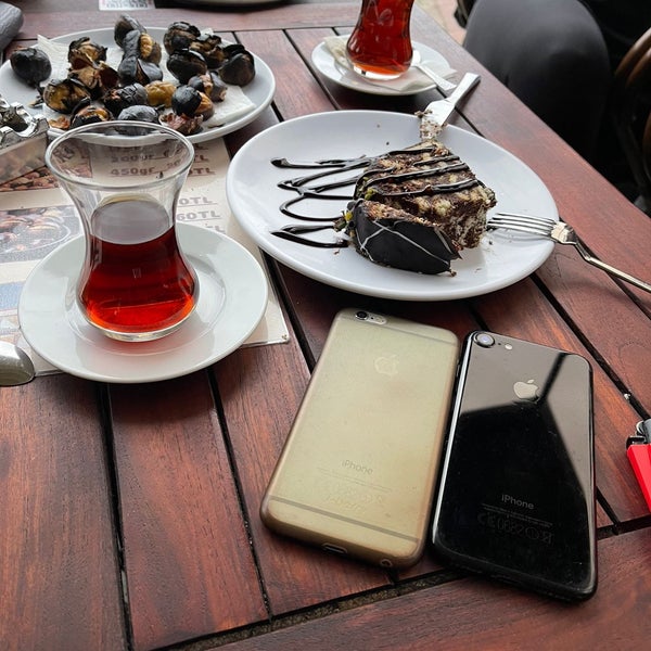 Das Foto wurde bei Hayrola Cafe von Murat A. am 3/20/2022 aufgenommen