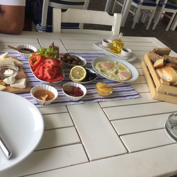 Das Foto wurde bei Teos Lodge Pansiyon &amp; Restaurant von Fulya G. am 7/24/2018 aufgenommen