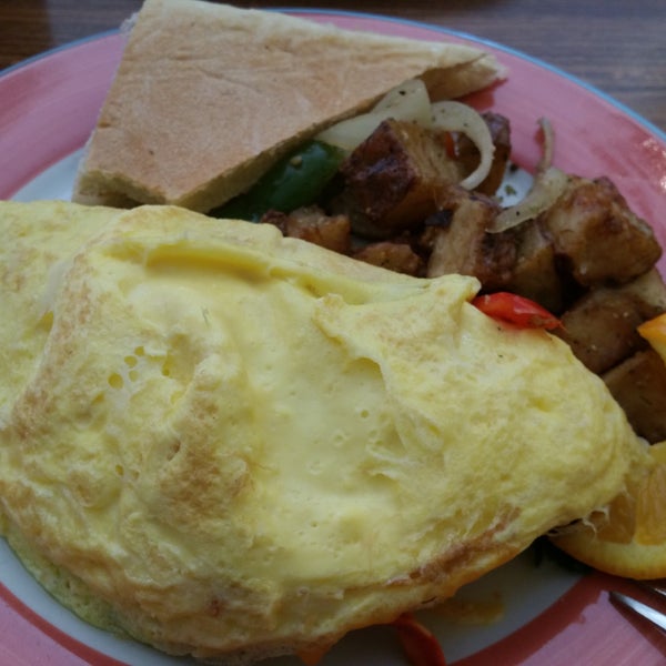 Love the potatoes, lobster omlette is great! Must try the cuban coffee =P