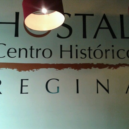 Foto tomada en Hostal Regina  por Leslie P. el 3/17/2013