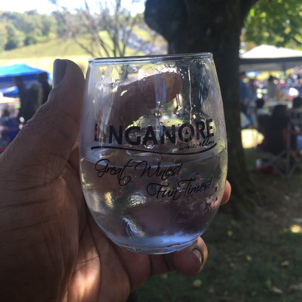 Foto tirada no(a) Linganore Winecellars por Brian G. em 10/10/2015
