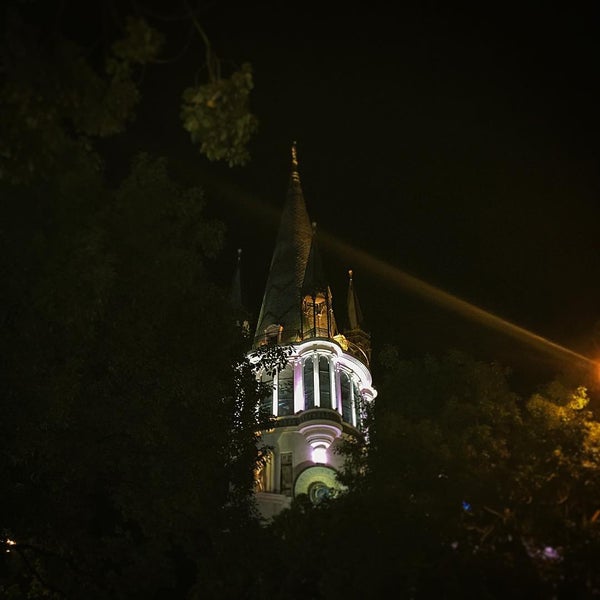 Batumi city hall. Батуми центральная площадь. Куджи бич австралия. Куджи бич австралия. Orbi батуми апартаменты у моря.