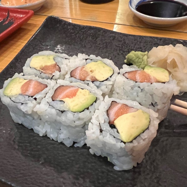 Снимок сделан в Zen Ramen &amp; Sushi пользователем Cyrus B. 2/7/2022