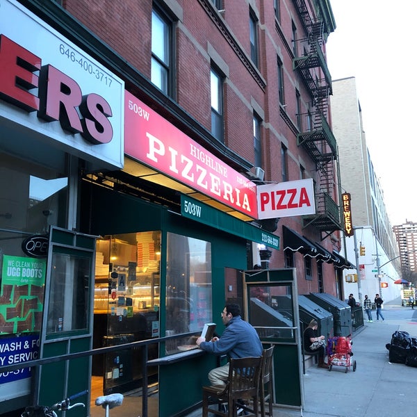 Foto tirada no(a) High Line Pizza por Cyrus B. em 4/5/2021