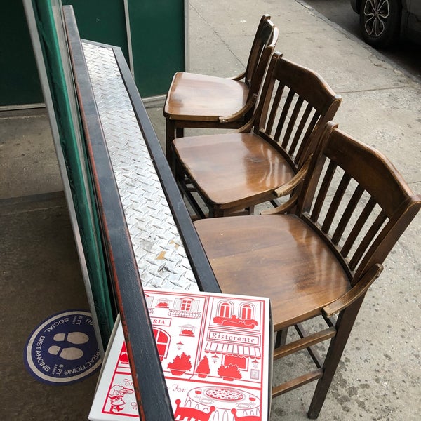 รูปภาพถ่ายที่ High Line Pizza โดย Cyrus B. เมื่อ 4/10/2021