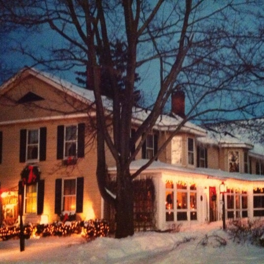 12/9/2012にTroy M.がRumplestiltzkin&#39;s Restaurant at The Village Innで撮った写真