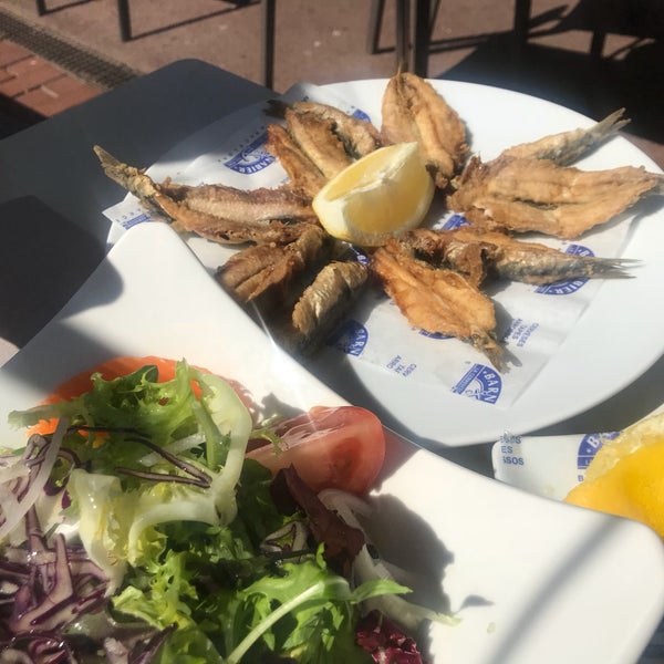 The  fried squid and sardines are brilliant, recommend them for light lunch:)