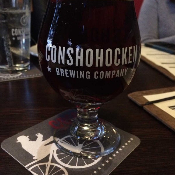 Photo taken at Puddlers Kitchen &amp; Tap by Conshohocken Brewing Co. by Ryan on 10/11/2019