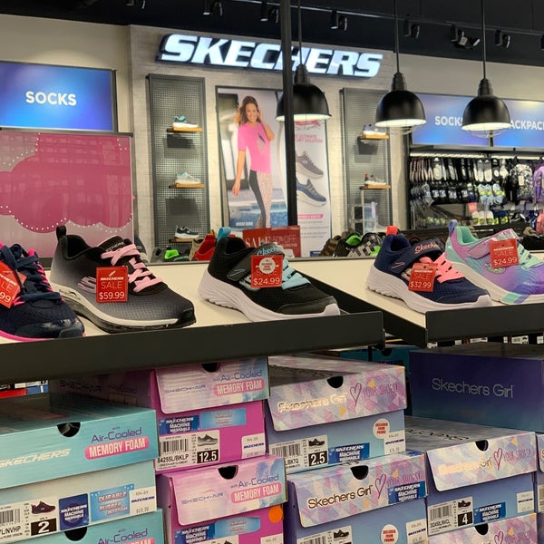 voorzien stijfheid Draaien SKECHERS Factory Outlet - Shoe Store in Hershey