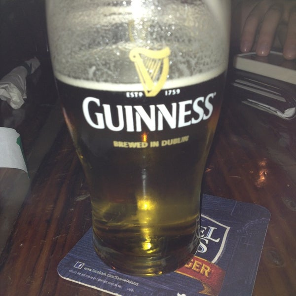 Foto tirada no(a) Byrnes&#39; Irish Pub Brunswick por Cara R. em 6/27/2013