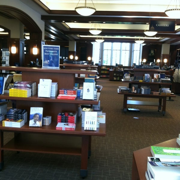 8/10/2013에 Jeff H.님이 Hammes Notre Dame Bookstore에서 찍은 사진