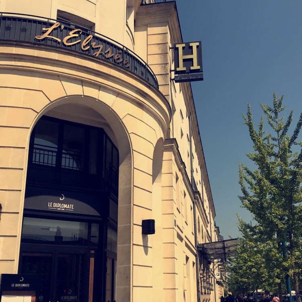 Photo taken at Hôtel Élysée Val d&#39;Europe by Closed on 5/4/2018