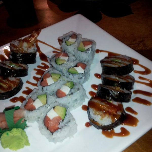 Das Foto wurde bei Kobe Japanese Steakhouse &amp; Sushi Bar von Don B. am 4/27/2013 aufgenommen