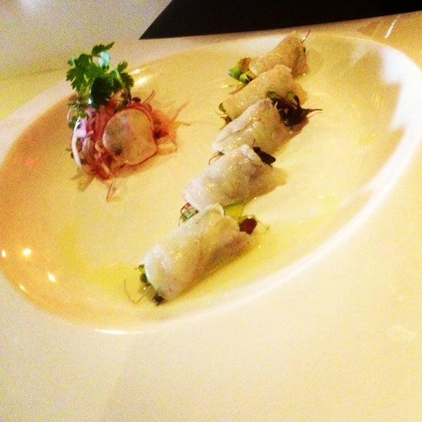 Foto diambil di Pink Sumo Sushi &amp; Sake Café oleh Wil S. pada 2/21/2013