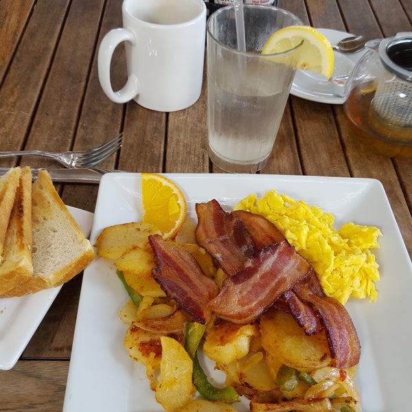 Great breakfast at Cafe Neo