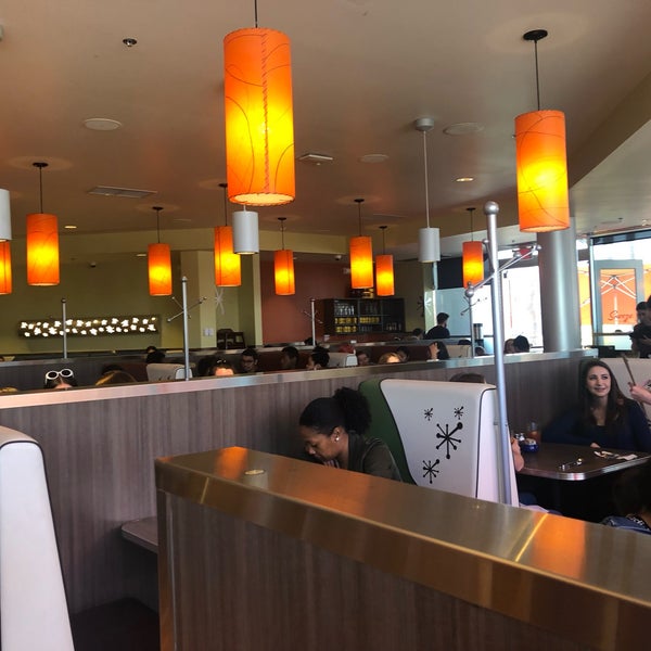 Photo taken at Snooze, an A.M. Eatery by Mike V. on 3/23/2019