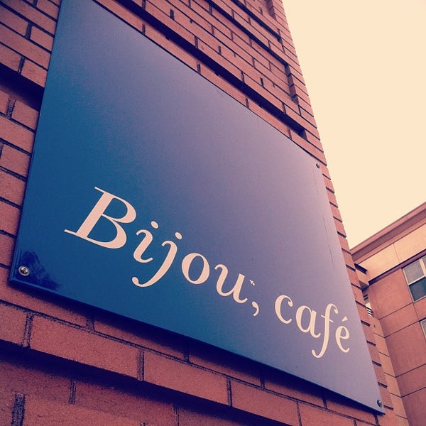 Foto tirada no(a) Bijou Cafe por Nathan G. em 4/12/2013